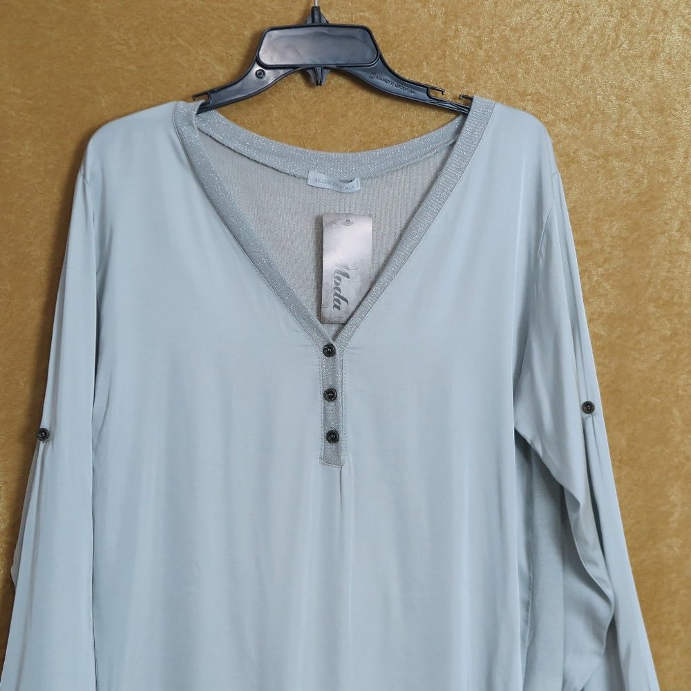 NWT Moda Made in Italy Silver Button-V-Neck Rayon Hi-Lo Pullover O/S MSRP $74 - Picture 4 of 7
